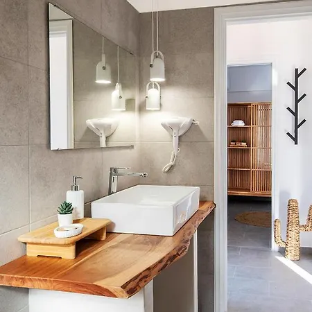 Aigaion Aetherium شقة